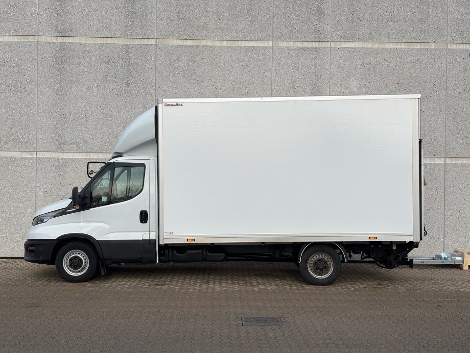Iveco Daily 3,0 35S18 4100mm Box m/lift AG8