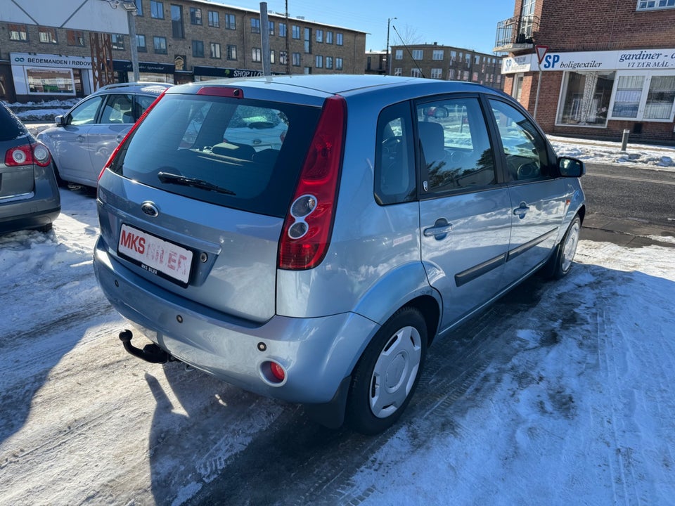 Ford Fiesta 1,6 Ghia 5d