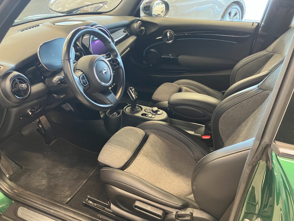 MINI Cooper SE Essential 3d