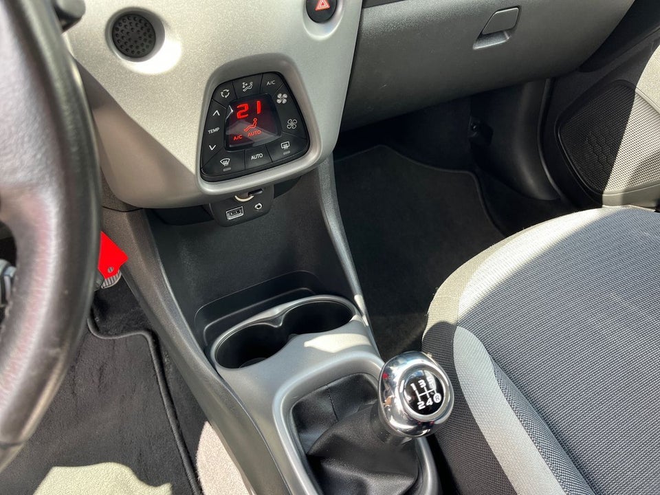 Toyota Aygo 1,0 VVT-i x-play 5d