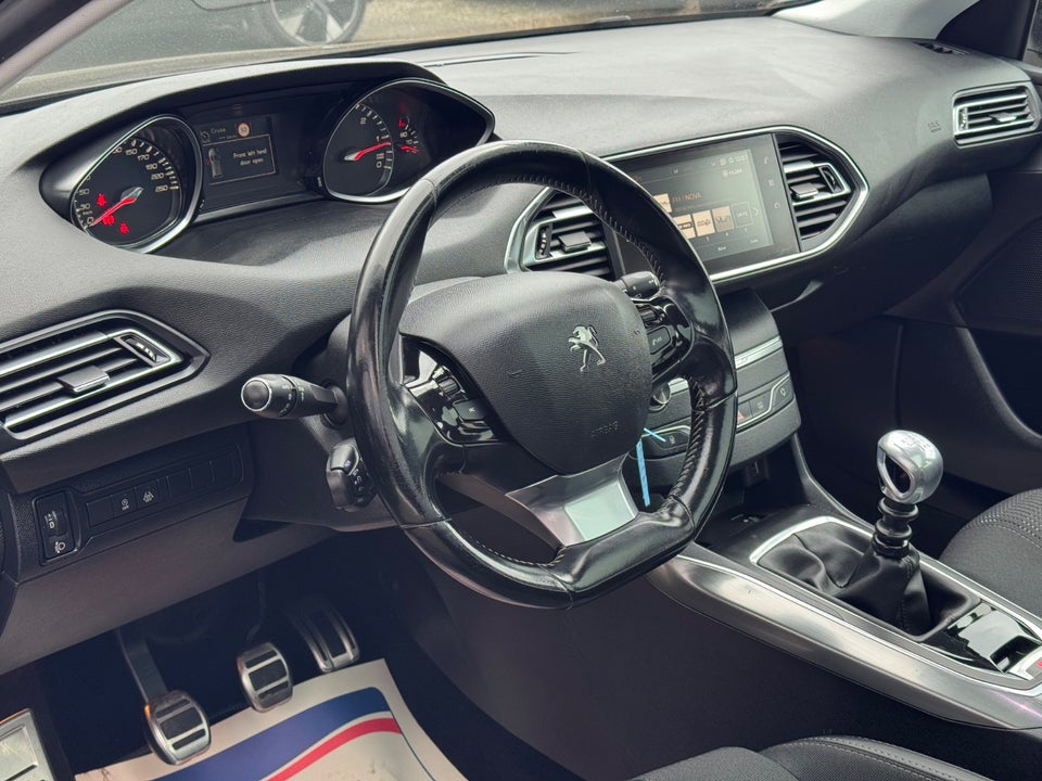 Peugeot 308 1,6 BlueHDi 120 Allure Sky 5d