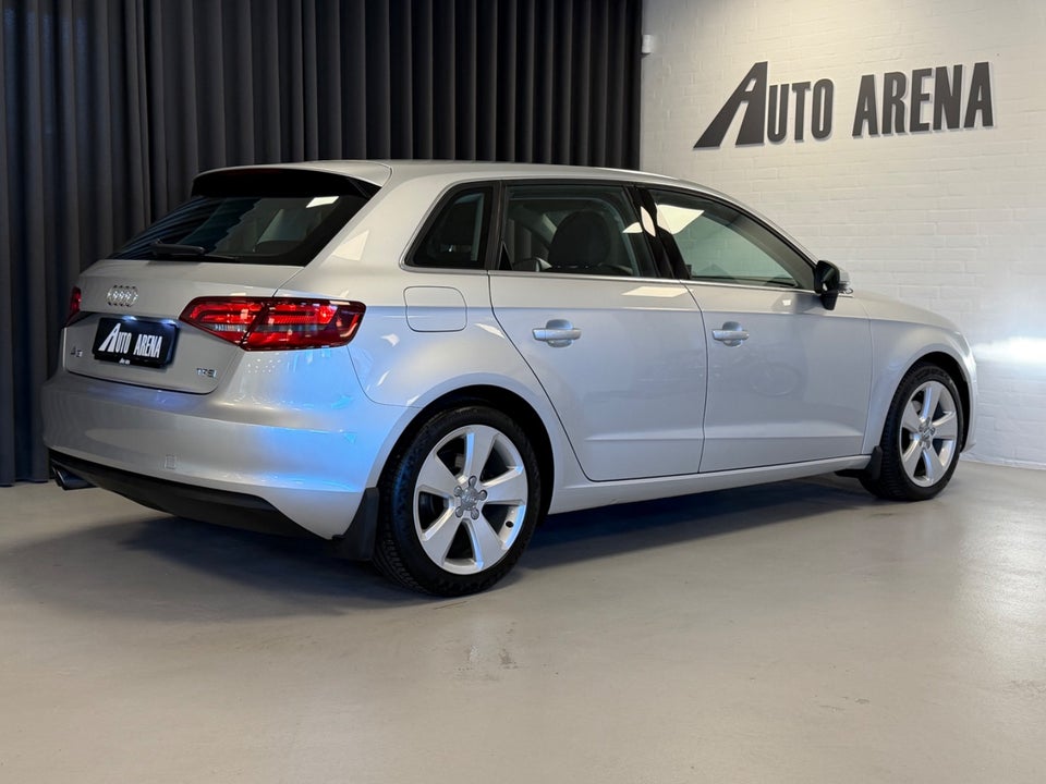 Audi A3 1,4 TFSi 122 Ambiente Sportback 5d