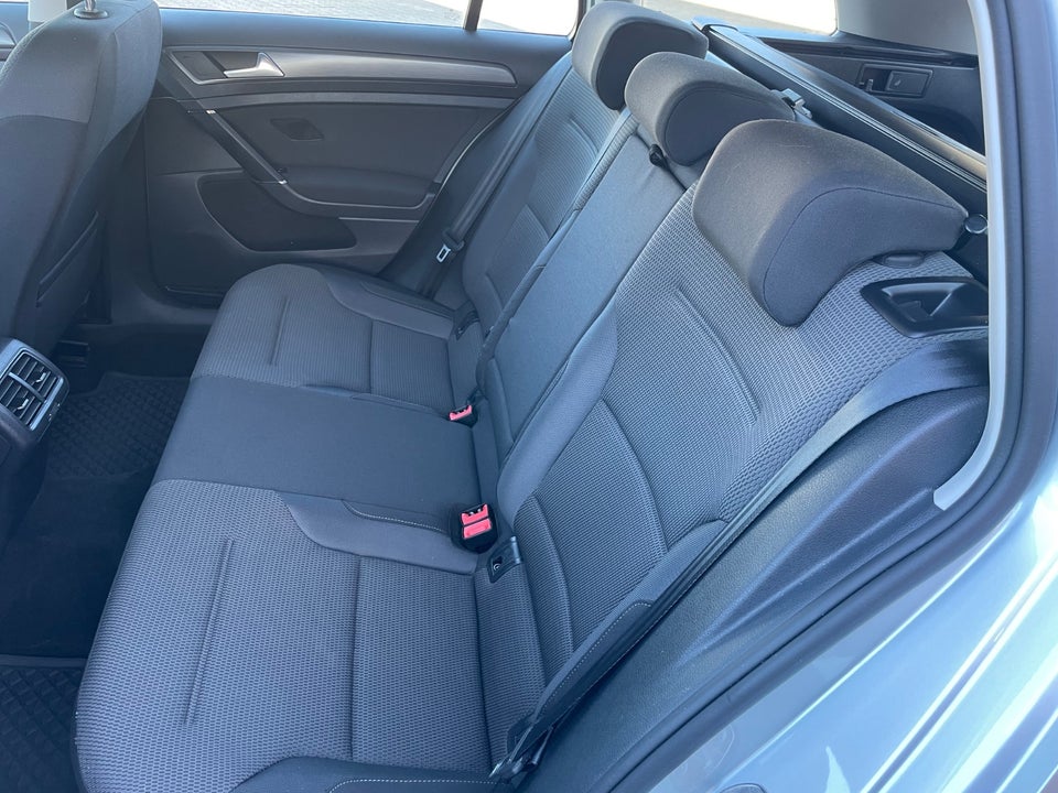 VW Golf VII 1,6 TDi 115 Comfortline Variant 5d