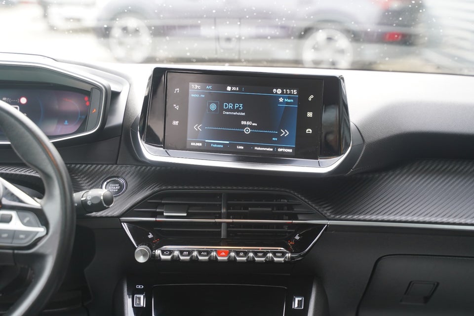 Peugeot 208 1,2 PureTech 100 Allure Sky 5d