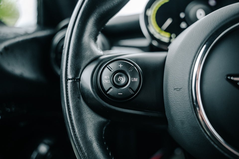 MINI Cooper SE Trim L 3d