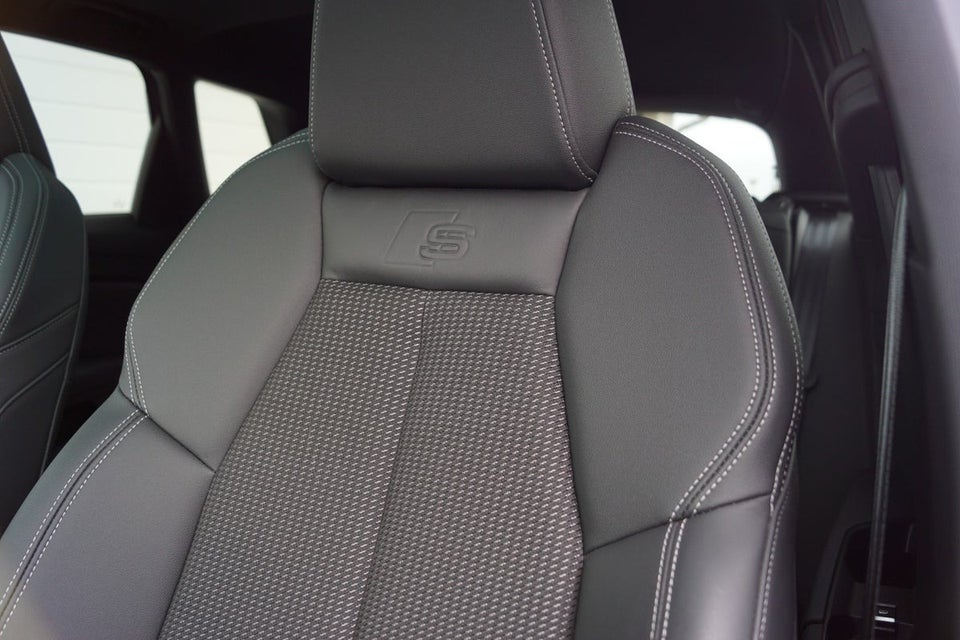 Audi Q4 e-tron 45 S-line 5d