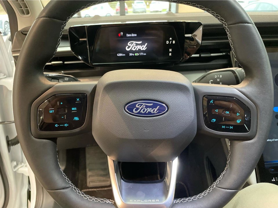 Ford Explorer Select Extended Range 5d