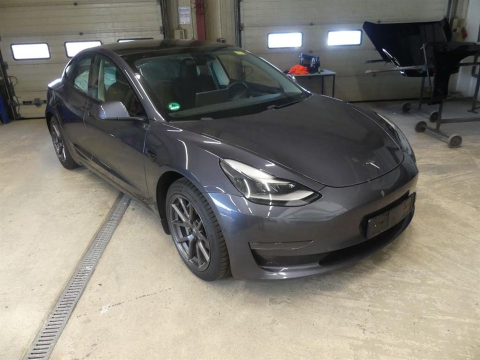 Tesla Model 3 Long Range AWD 4d