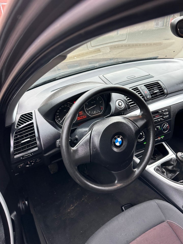 BMW 120i 2,0 Advantage 5d