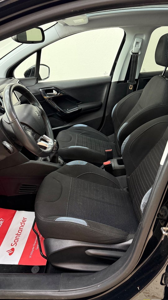 Peugeot 208 1,2 PureTech 82 Allure Sky 5d