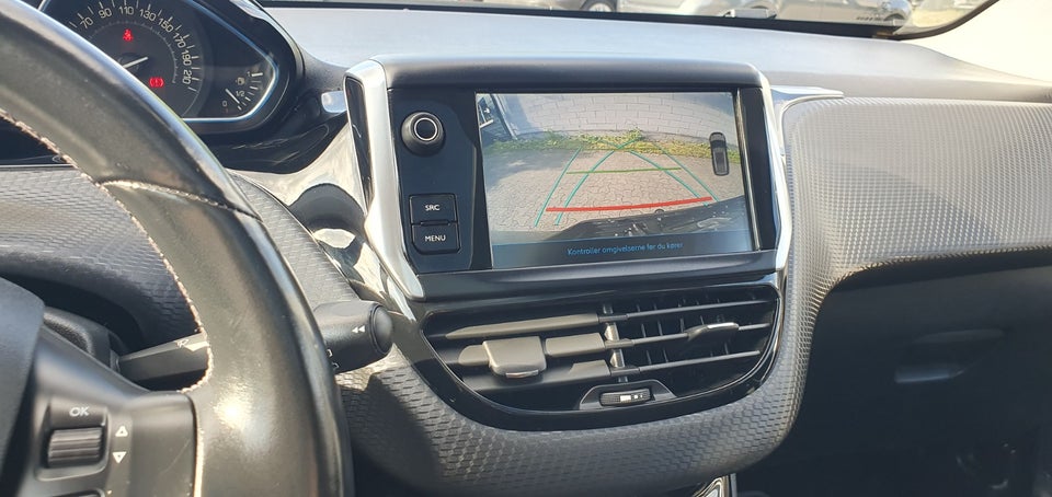 Peugeot 2008 1,2 e-THP 110 Allure Sky 5d