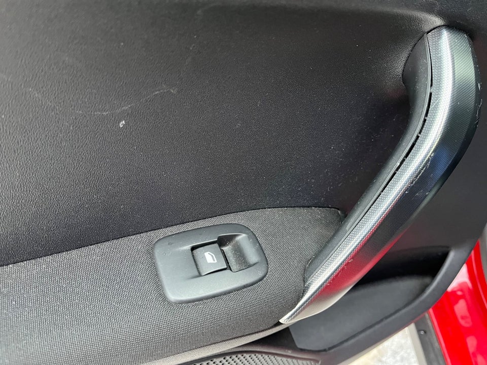 Peugeot 2008 1,2 PureTech 110 Prestige Sky 5d