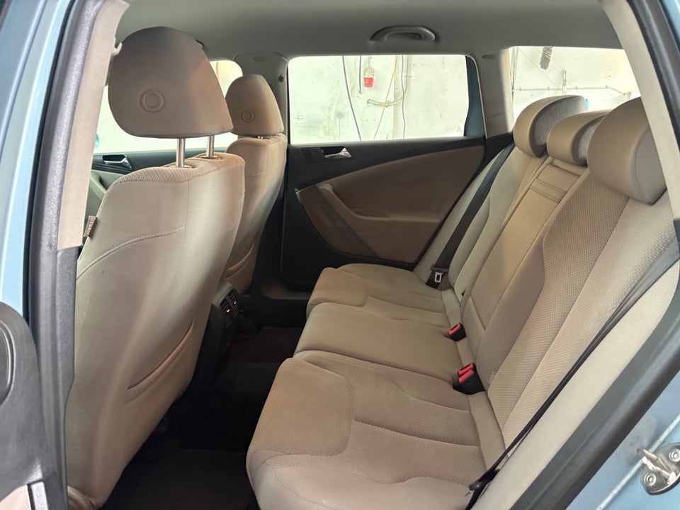 VW Passat 2,0 FSi Trendline Variant 5d