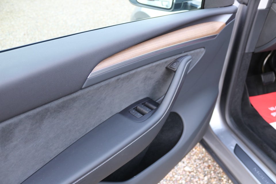 Tesla Model Y RWD 5d