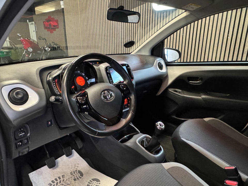 Toyota Aygo 1,0 VVT-i x-press 5d