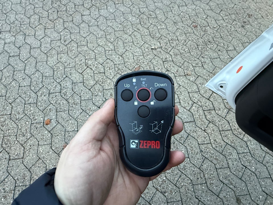 Iveco Daily 3,0 35S18 4100mm Box m/lift AG8