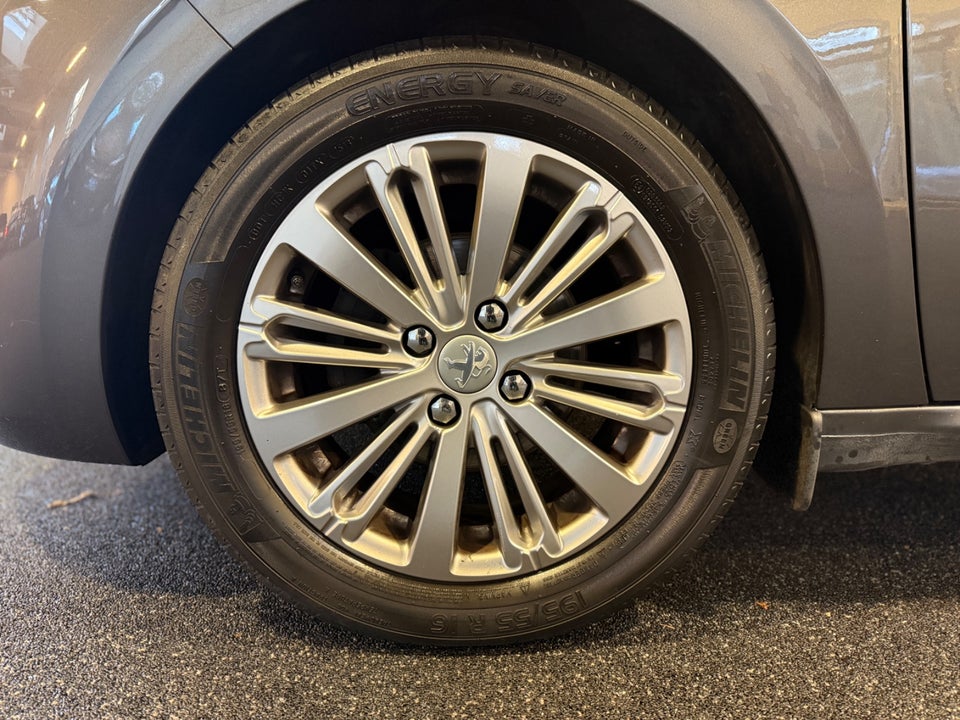 Peugeot 208 1,6 BlueHDi 100 Allure Sky 5d