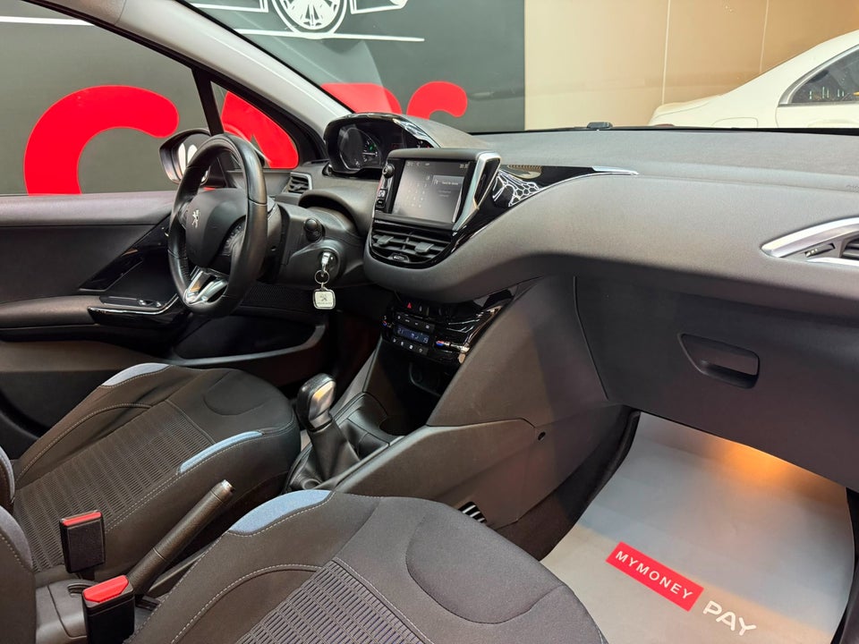 Peugeot 208 1,2 VTi Allure Sky 5d