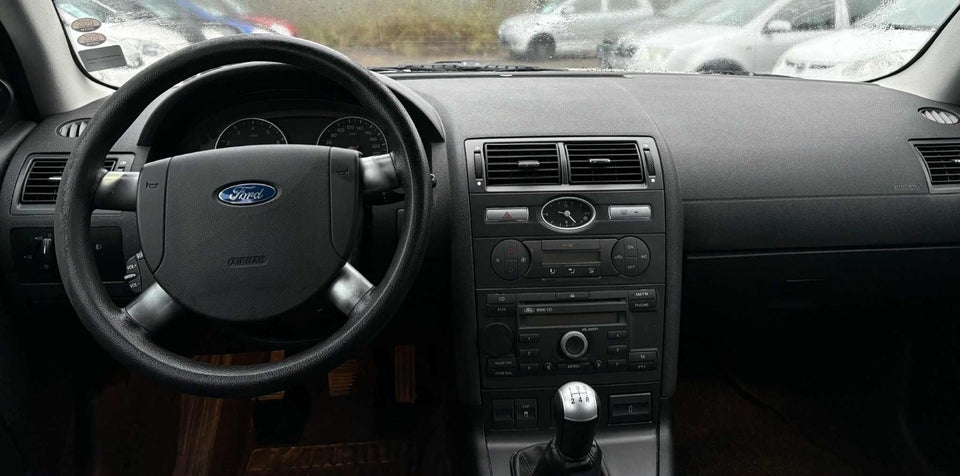 Ford Mondeo 1,8 110 Ambiente stc. 5d