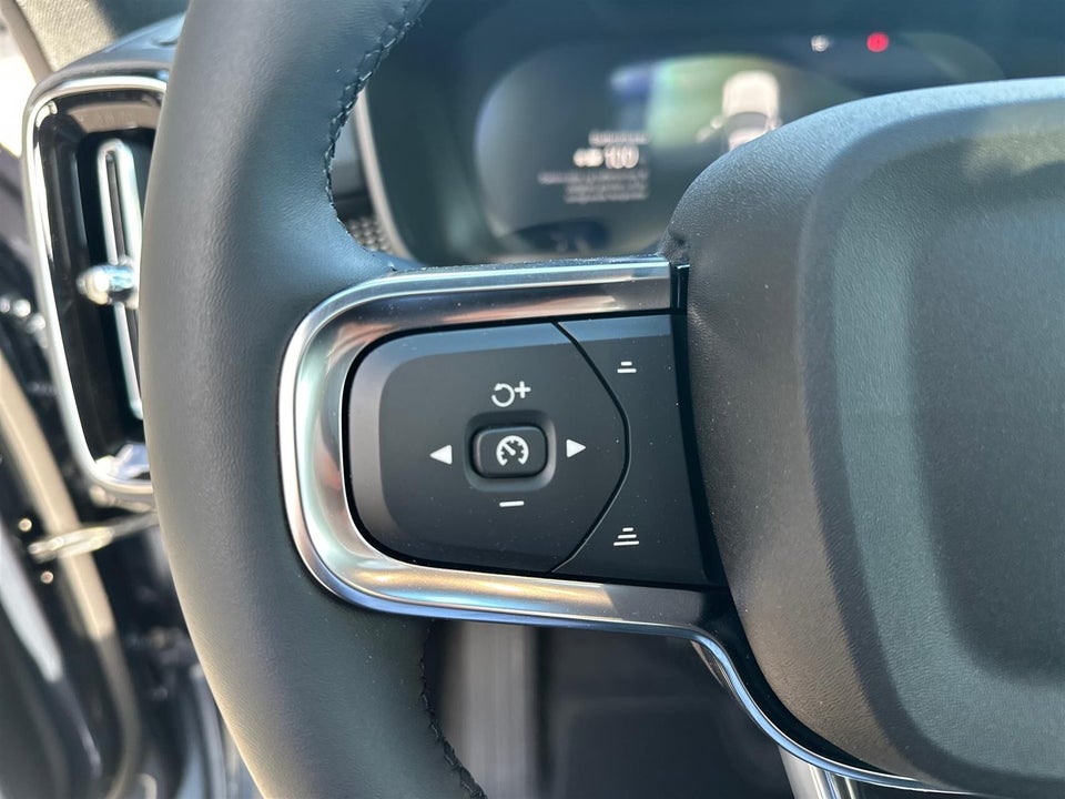 Volvo EX40 Extended Range Black Edition 5d