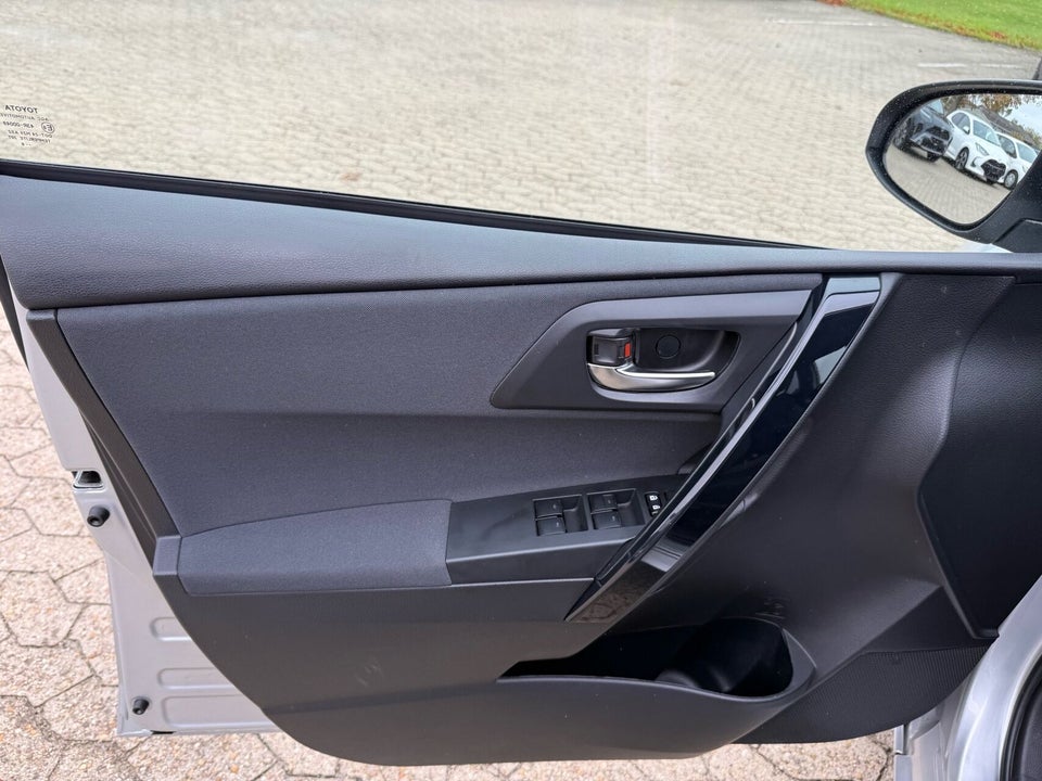 Toyota Auris 1,8 Hybrid H2 Comfort CVT 5d