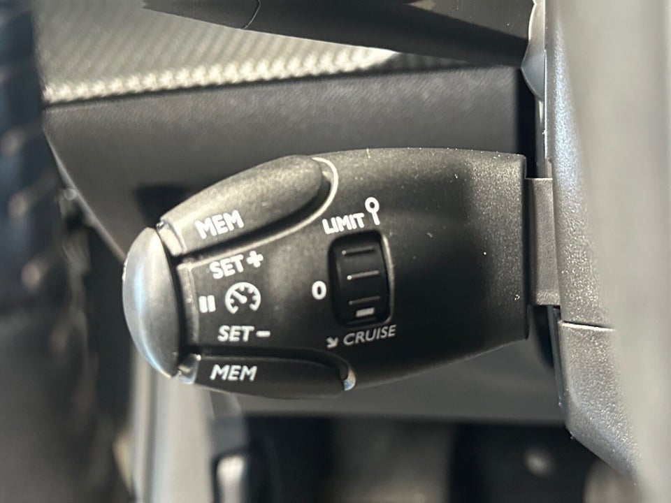 Peugeot e-208 50 Active 5d