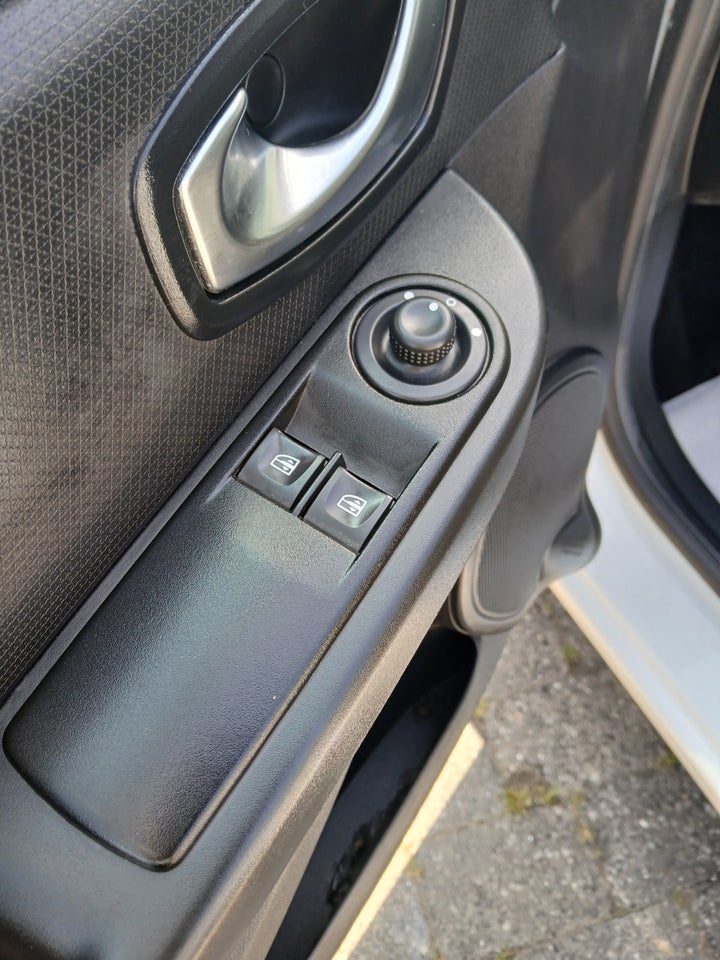 Renault Clio IV 0,9 TCe 90 Expression 5d