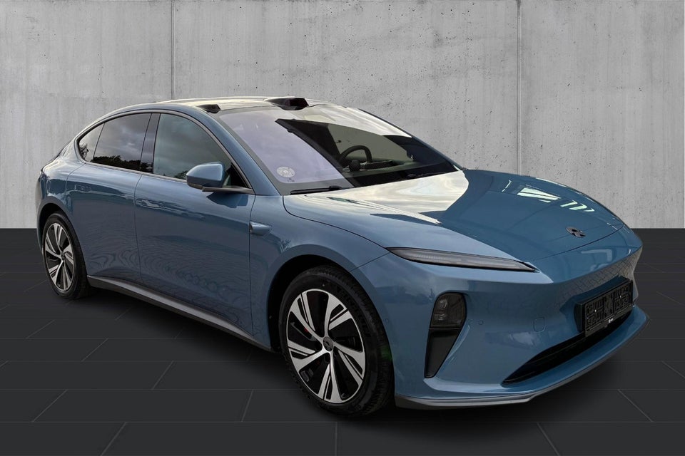 NIO ET5 75 Standard Range 4d