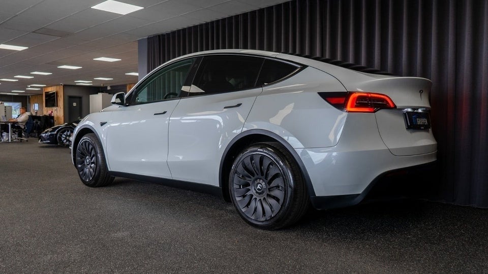 Tesla Model Y RWD 5d
