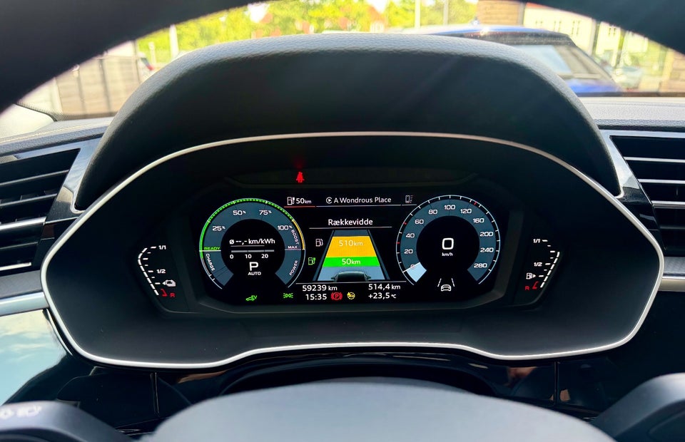 Audi Q3 45 TFSi e Attitude plus S-tr. 5d