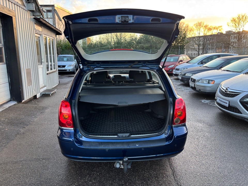 Toyota Avensis 2,4 Sol stc. aut. 5d