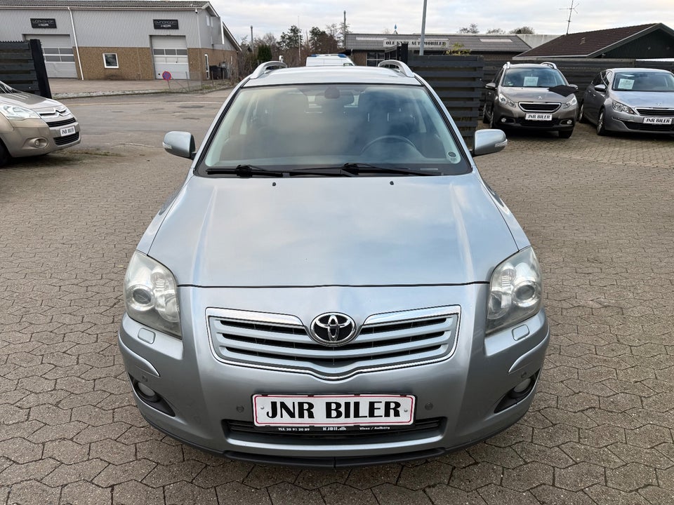 Toyota Avensis 2,4 Sol aut. 5d