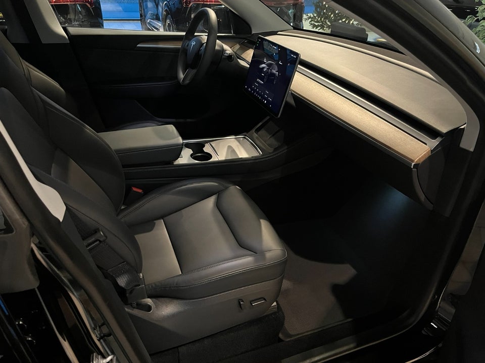 Tesla Model Y RWD 5d