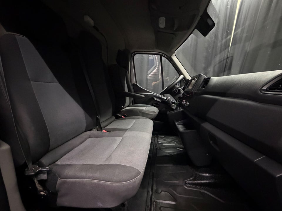Renault Master III T35 2,3 dCi 145 L3H3 Kassevogn RWD