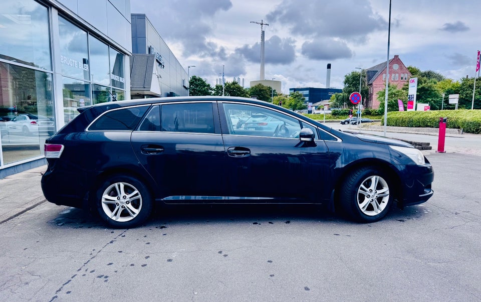 Toyota Avensis 2,0 D-4D T1 stc. 5d