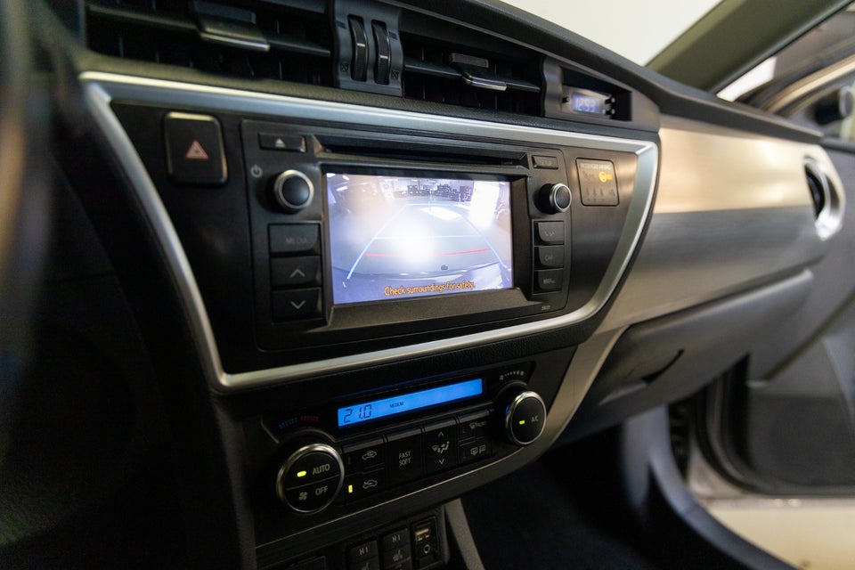 Toyota Auris 1,6 T1+ 5d