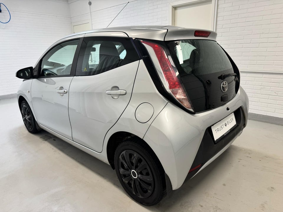 Toyota Aygo 1,0 VVT-i x-play 5d