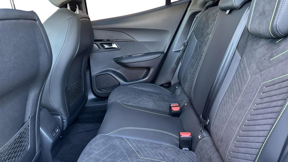 Peugeot e-2008 54 GT 5d