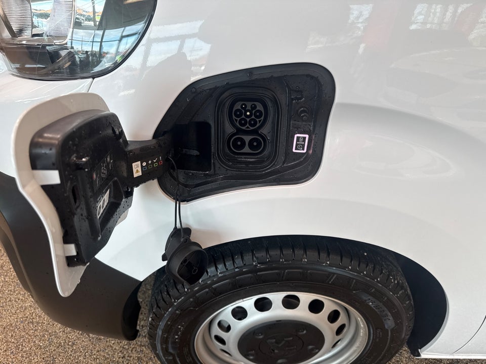 Peugeot e-Expert 50 L2 Plus Van