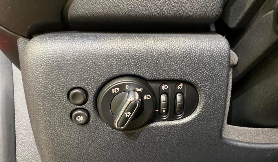 MINI Cooper SE Essential 3d