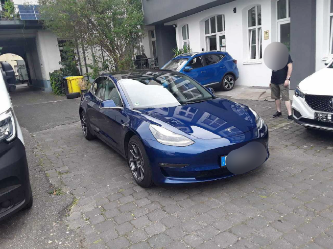 Tesla Model 3 Long Range AWD 4d