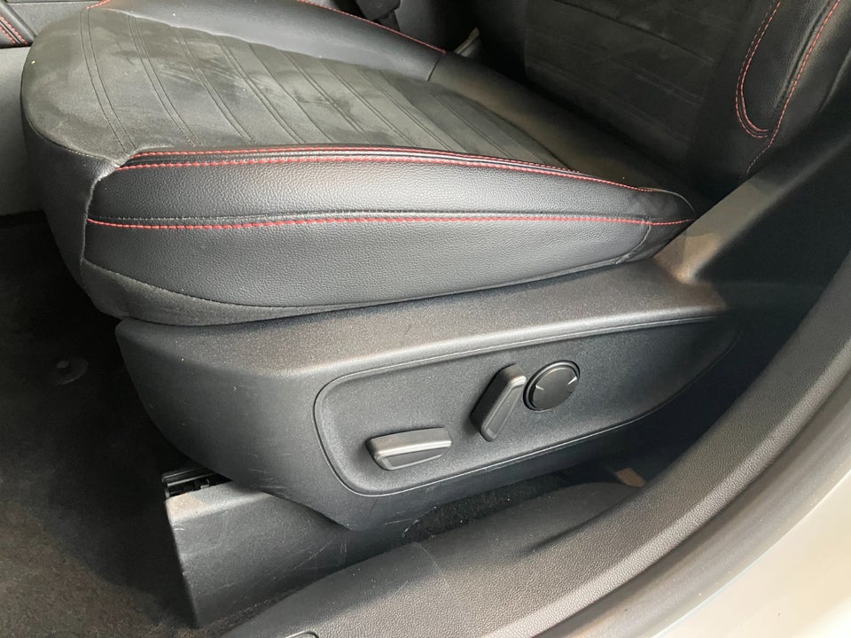 Ford Kuga 2,5 HEV ST-Line X CVT 5d