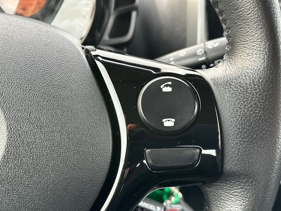 Toyota Aygo 1,0 VVT-i x-play x-touch 5d