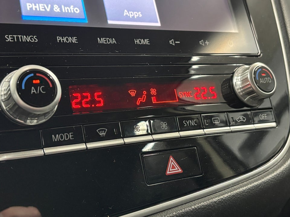 Mitsubishi Outlander 2,4 PHEV Invite CVT 4WD 5d