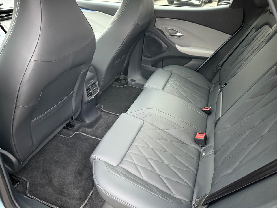 Ford Explorer 82 Premium Extended Range 5d