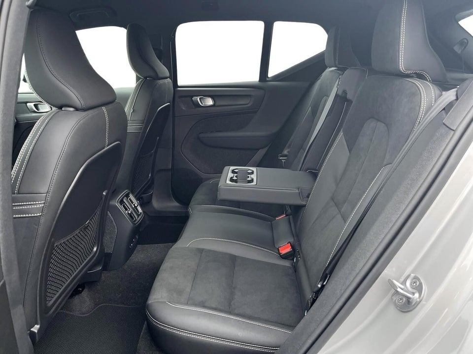 Volvo XC40 ReCharge Extended Range Plus 5d