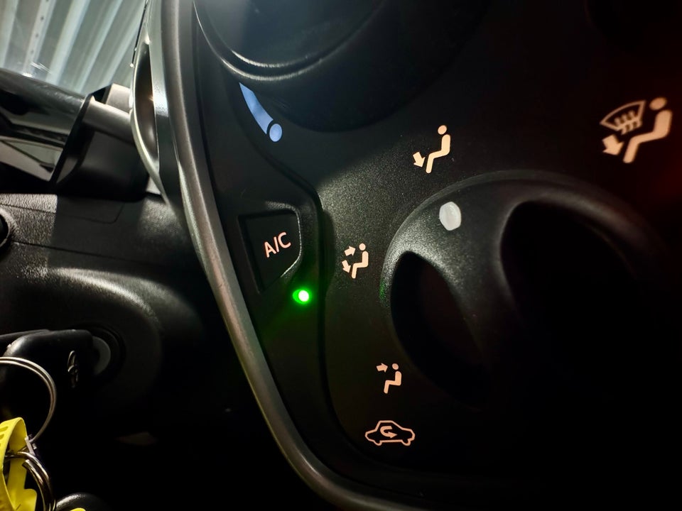 Toyota Aygo 1,0 VVT-i x-press 5d