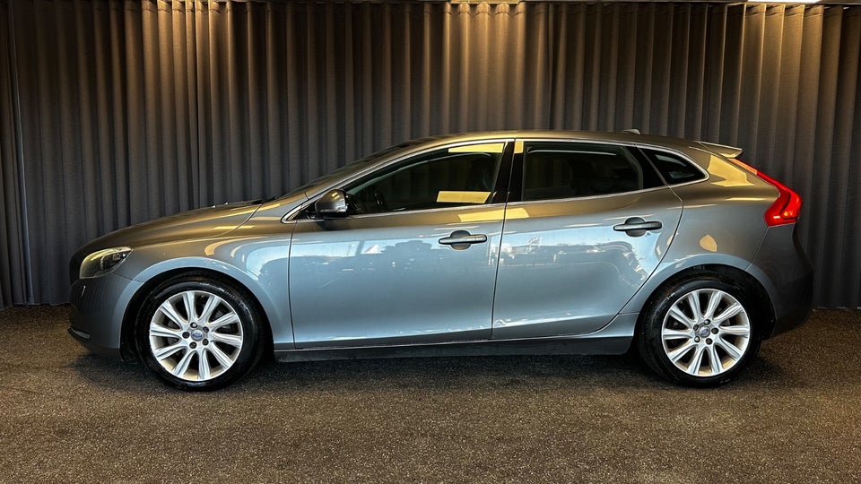 Volvo V40 1,6 D2 115 Momentum aut. 5d