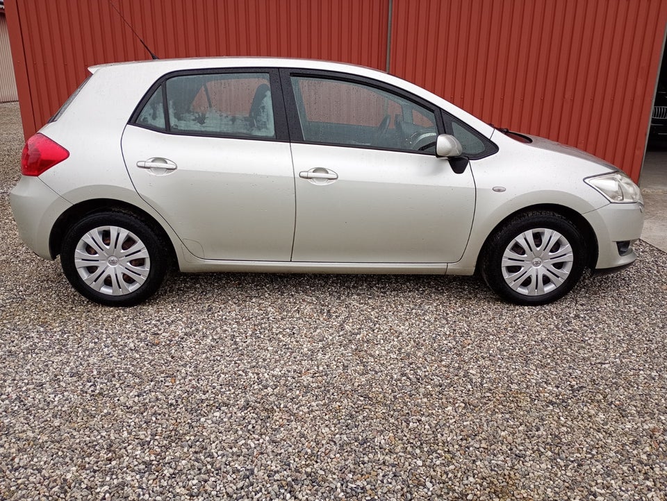 Toyota Auris 1,6 Sol 5d