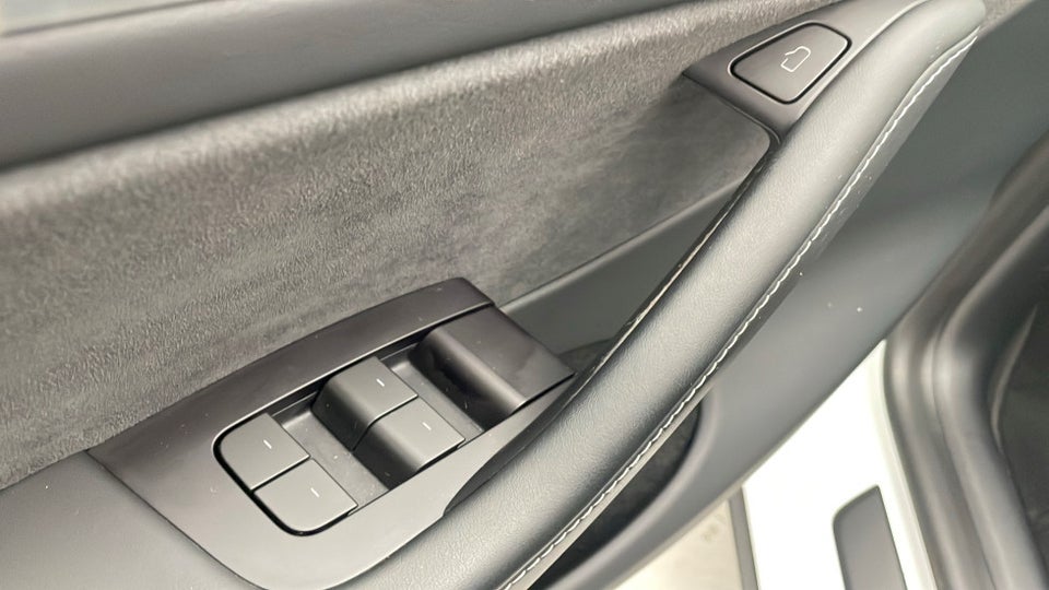 Tesla Model Y Long Range AWD 5d